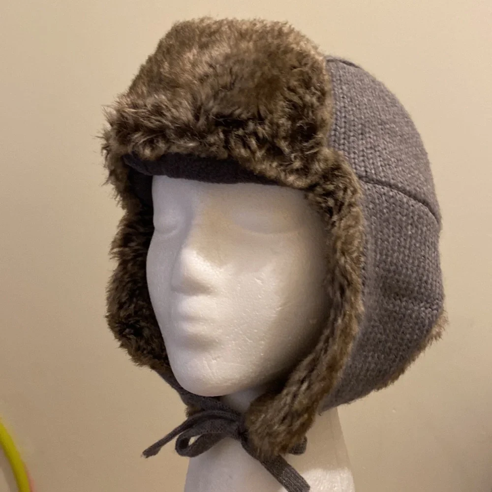 Banana Republic Gray and Brown Winter Hat. Unisex model